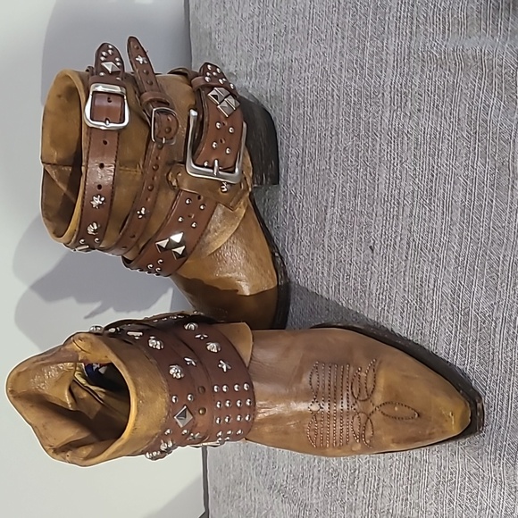 Old Gringo Shoes - Old Gringo  Yippee Ki Yay Tan Leather and Studded Belth Ankle Boots
